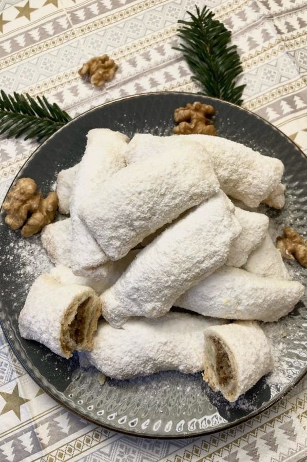 Hungarian Christmas Walnut Cookies (Hókifli): A Taste of Tradition That Warms the Heart 🌰🎄 5cee8bc49f9f1784b2c33093d33aedb9 (1)